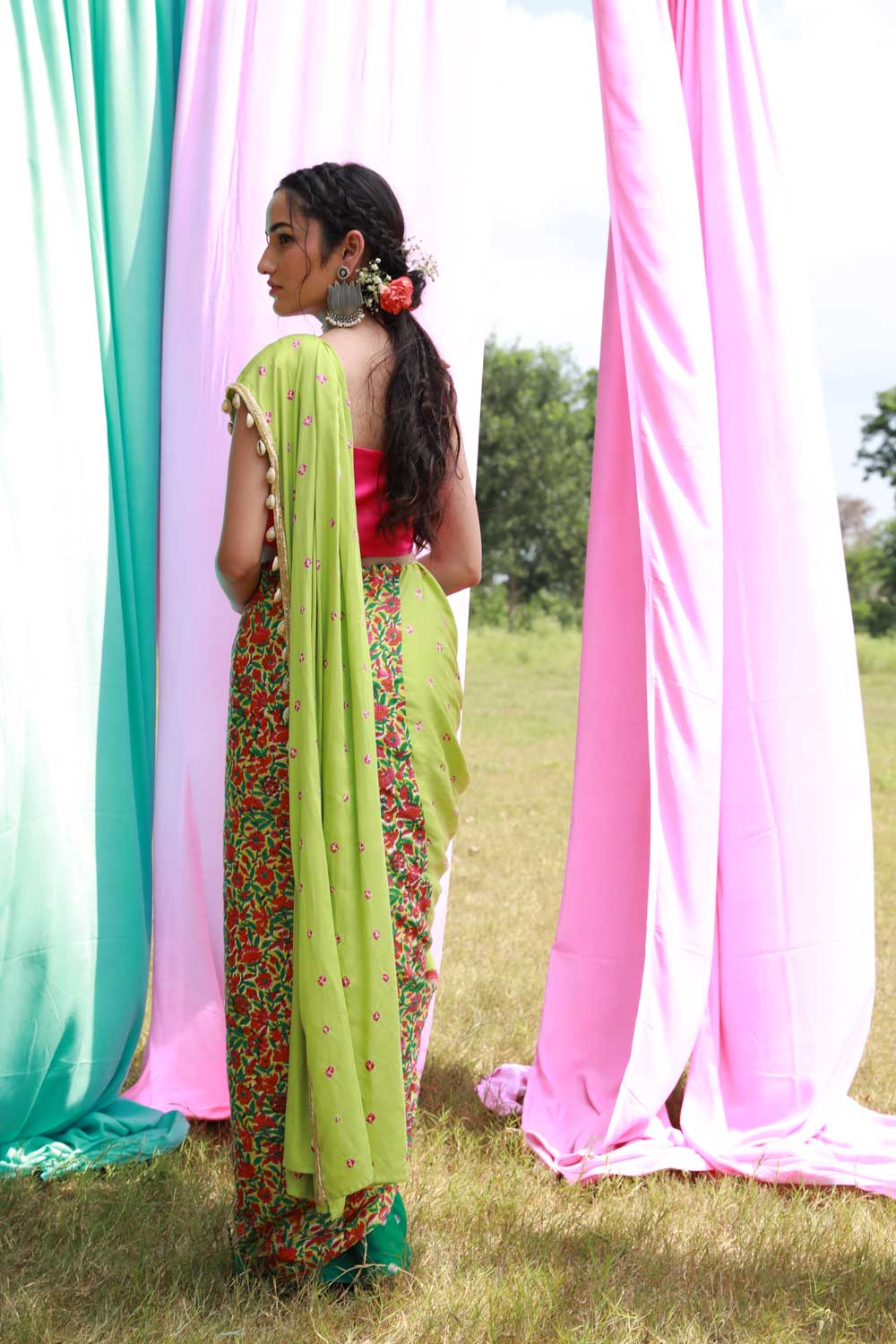 Back of Indian Girl in Saree Stock Image - Image of hindhu, care: 121481099